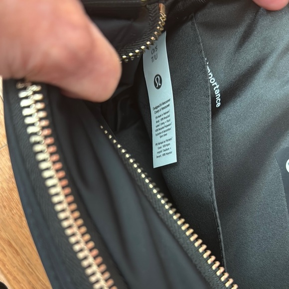 Lululemon Athletica Black Quilted Crossbody Bag - Picture 4 of 5